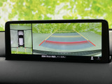 後方からの安全確認をサポートするモニター。狭い場所での駐車や車線変更も安心です。運転に不安を感じる方にもおすすめです。