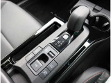 こちらのシフトは、車両にマッチしたデザインになっています!握りやすく、操作し易い配置になっていますので、いつも触れるシフトだからこそ、大切ですね!