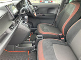 運転しやすいドライビングポジション。操作系も直感的に操作でき、快適な運転をサポートします。