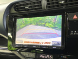 【バックカメラ】駐車時に後方がリアルタイム映像で確認できます。大型商業施設や立体駐車場での駐車時や、夜間のバック時に大活躍!運転スキルに関わらず、今や必須となった装備のひとつです!