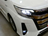 LEDヘッドライトです。デザイン性がよくとても明るいので、夜間の走行や悪天候でも安心です。しかも長寿命!