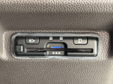 運転席右下にETCがついています。