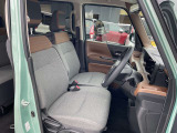 運転席まわりです。実際に座ってみて、乗り心地を体験してみてください,視界も良好です