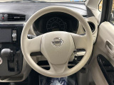 インテリアに合わせたデザインのステアリングは、運転される方のことも考え、運転しやすい形状、大きさです。是非一度、実際に触ってお確かめください。