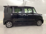 スライドドアなら狭い駐車場でもドアをぶつける心配がありません。ステップが低く乗り降りもしやすいです。