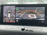【アラウンドビューモニター】車両周辺をモニターで確認できて、駐車が苦手な人でもスムーズに駐車できます