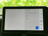 大型ディスプレイで、ナビゲーションやオーディオ操作がスムーズに行えます。直感的なインターフェースで、快適なドライブをサポートします。