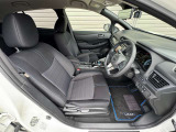 運転席&助手席★シートはブラック色で落ち着いた雰囲気です★