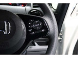 Hondaセンシングの機能のひとつ、アダプティブクルーズコントロール付!アクセルから足を離しても設定したスピードと前車との車間を保ち走行してくれます!車線維持もアシスト☆高速道路で疲労軽減ですね☆