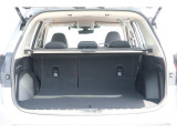 車体構造の見直しや、新型パワーリヤゲートの採用により、荷室幅および荷室開口部を拡大。サイズの大きな荷物の出し入れがしやすくなっております。