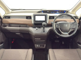 ★いつでも気持ちよく運転できて、使い勝手のいい収納や体をケアするシート、細部にまでこだわったインテリア♪