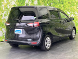 リアビューも洗練された印象を与えます。安定感のあるフォルムで、運転する上での安心感にも繋がります。こだわりのデザインをぜひご覧ください。