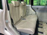 後部座席も気になるようなキズ・汚れやへたり等、大きなダメージはなく、良好な状態です。