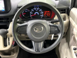 インテリアに合わせたデザインのステアリングは、運転される方のことも考え、運転しやすい形状、大きさです。是非一度、実際に触ってお確かめください。