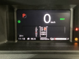 メータは先進的なデジタルメーターを採用!ゆっくりと数字が動くのでとても見やすく表示されます!平均燃費なども表示、エコな運転の手助けをしてくれます!