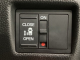 【片側パワースライドドア】片側がパワースライドドアになっており、運転席のスイッチやスマートキーでも開閉が可能です!開口部も広いので乗り降りも楽々♪