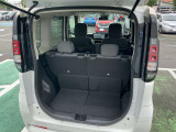 荷室も広々として荷物もたくさん積み込めます。