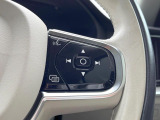 【ステアリングスイッチ】運転中、前方から目線をそらさずにオーディオ等の操作ができるよう、適切に配置されたスイッチ類。安心&快適なドライブを演出してくれる便利な機能です。