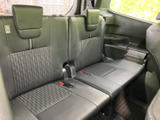 3列目シートも座りやすく、大人でもゆったりとくつろげます。多人数乗車にも対応できる、優れた空間効率を実現しています。