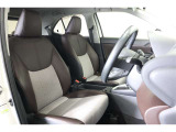 厚みがあって、座り心地のいいシート。運転席も助手席もリラックスしてゆったりと座れます。