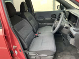 運転席まわりです。実際に座ってみて、乗り心地を体験してみてください。