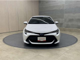 お車購入のポイントとなるフロントマスクです!シャープな目つきが印象的なデザインのヘッドランプです。