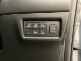 各種機能の切替スイッチは運転席パネル下に集約されています。任意で切り替え可能なため状況に合わせてお使いください。
