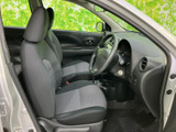 運転席からの視界は広く、運転操作もスムーズに行えます。シートの座り心地も良く、長距離ドライブでも疲れにくいでしょう。快適な空間です。