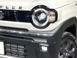 【LEDヘッドライト】悪天候や夜間走行時も良好な視界を確保し安心して運転できる高輝度LEDヘッドライトを装備!点灯速度が早く、消費電力も抑えられています。