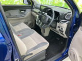 広々とした室内空間で快適なドライブを。運転席からの視界も広く、運転操作もスムーズに行えます。日常の移動をより快適に。