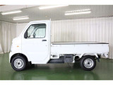 4WDシステムを搭載。オフロードや雪道などの滑りやすい路面でも安心して走行できます。