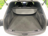 ラゲッジルームは、大容量のスペースを確保。普段のお買い物からレジャーまで、幅広く活躍してくれます!また、リアシートを倒すことでバリエーション豊かにお使いいただけます。