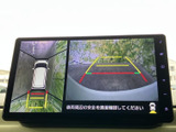 後方状況を安全に確認できるバックモニターを搭載。狭い場所での駐車や後退も安心です。ガイドライン表示により、より正確な操作が可能です。