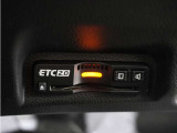 ◆ETC2.0装着◆進化したドライブ体験。料金収受システムだけだったETCが生まれ変わって、高速道路を賢く使うETC2.0に進化しました。多彩な情報サービスが便利で快適なドライブ体験を提供します。