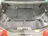 積み下ろしのしやすいデッキにはたっぷりと荷物を積み込んでいただけます。遊びから仕事まで、様々なシーンで頼れます♪