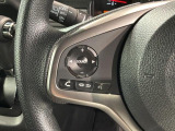 ステアリングにオーディオ操作スイッチが付いています。オーディオ画面に直接タッチしなくても操作が出来ますので、運転に集中できます。