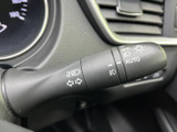 操作しやすいウインカーレバーで、スムーズな合図を出すことができます。安全運転に貢献する機能です。
