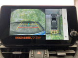 後方視界を広げ、安全な駐車をサポートします。狭い場所でも安心して取り扱いができます。
