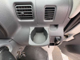 運転席ドリンクホルダーです