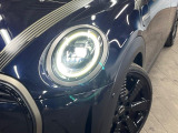 ●LEDヘッドライト:夜間走行時も良好な視界を確保し安心して運転できる高輝度LEDヘッドライトを装備!点灯速度が早く、消費電力も抑えられています。