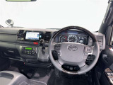 運転席まわりです。 各操作スイッチは使いやすい位置に配置されてます。