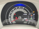視認性の高いメーターで、運転に必要な情報を的確に把握できます。運転に集中しやすく、安全運転をサポートします。落ち着いたデザインも魅力です。