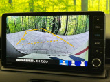 【バックカメラ】駐車時に後方がリアルタイム映像で確認できます。大型商業施設や立体駐車場での駐車時や、夜間のバック時に大活躍!運転スキルに関わらず、今や必須となった装備のひとつです!