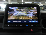 バックカメラの画像です。ガイドラインがスムースな車庫入れをサポートいたします。車庫入れの安心感がアップしますね。