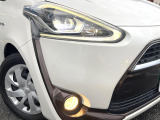 【LEDヘッドライト】悪天候や夜間走行時も良好な視界を確保し安心して運転できる高輝度LEDヘッドライトを装備!点灯速度が早く、消費電力も抑えられています。