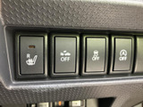 視認性の高いメーター類が、運転に必要な情報を的確に伝えます。運転状況を一目で把握でき、安全運転をサポートします。デザイン性も考慮されています。