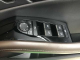 パワーウィンドウやドアミラーのスイッチ等は運転席右側へ集中してます
