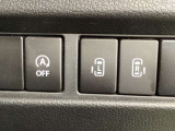 両側電動スライドドアのスイッチがあります。運転席に座ったままスライドドアの操作ができます。