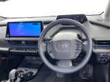 運転席まわりです。 各操作スイッチは使いやすい位置に配置されてます。