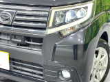 【LEDヘッドライト】悪天候や夜間走行時も良好な視界を確保し安心して運転できる高輝度LEDヘッドライトを装備!点灯速度が早く、消費電力も抑えられています。